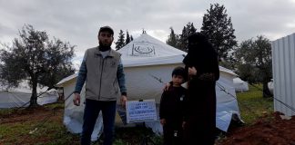Depremde Evleri Yikilmis Ailelerimize Sen De Bir Cadir Bagisla