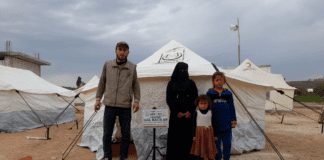 Depremzede Aileler Cadir Yardimlarinizi Bekliyor