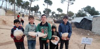 Ramazanda Yetimlerle Ekmegini Bolusmek Ayri Bir Guzel