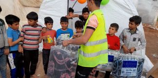 Suriye Deki Depremzedelere Battaniye Dagitimimiz Devam Ediyor