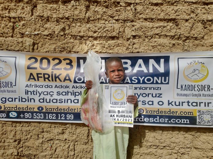 Kurban Etleri Ile Afrika Nin Yetimleri Doyuyor