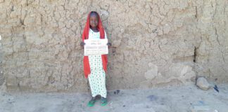 Kara Kita Afrika Ya Yeni Giysiler Giydiriyoruz