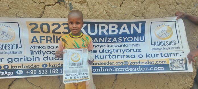 Kurban Etlerini Paylasarak Afrika Ile Yakinlas
