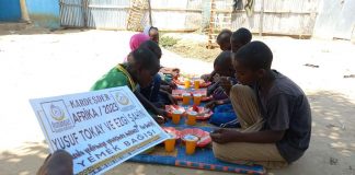 Kara Kitanin Incilerini Yemek Bagisin Ile Sen De Doyurabilirsin