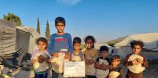 Suriyeli Kardeslerin Ile Ekmegini Paylas