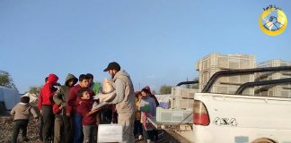 Cadirda Kalan Mazlum Kardeslerimize Ekmek Dagitimi
