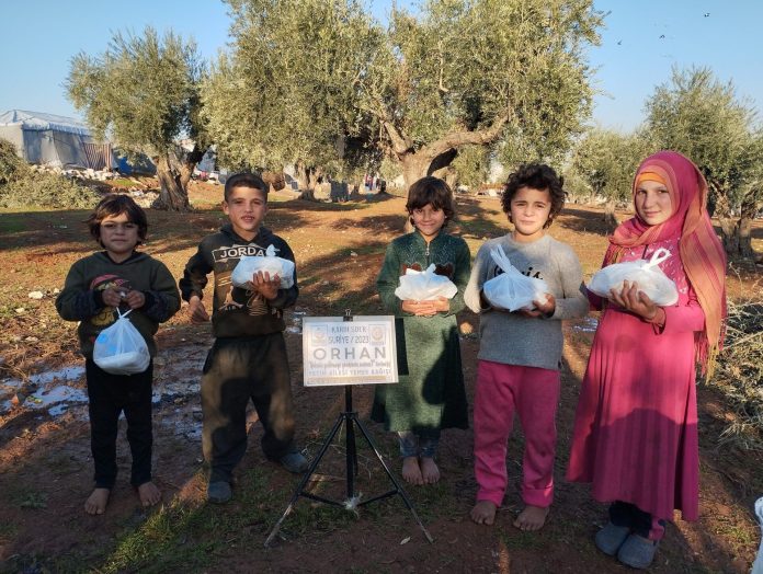 Bir Kap Yemek Bin Mutluluk
