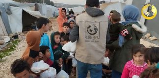 Cadirlarda Kalan Yetim Ve Mazlum Kardeslerimize Sicak Yemek Dagitimi