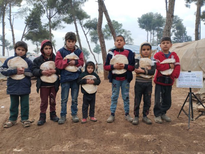 Bu Sogukta Onlar Ekmek Bulmakta Gucluk Cekiyor