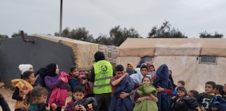 Cadirlarda Kalan Yetimlerimize Sicak Bir Iyilik Mont Bagisi