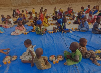Afrika Daki Yetim Ve Mazlum Kardeslerimize Iftar