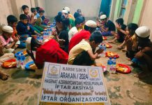 Arakanli Yetimler Icin Iftar Vakti