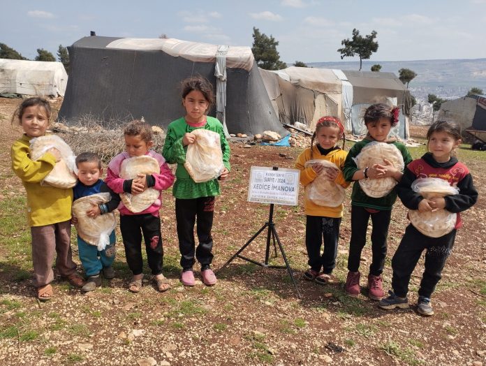 Idlib Te Kardeslige Giden Yol Ekmek Bagisi