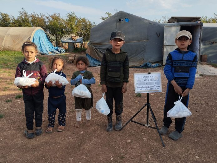 Cadirlarda Kalan Yetimlerimize Sicak Yemek Dagitimi