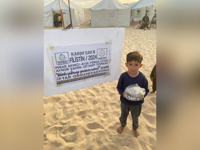 SAVAŞ MAĞDURU GAZZELİ KARDEŞLERİMİZE YEMEK BAĞIŞLARINIZI ULAŞTIRIYORUZ SAVAŞ MAĞDURU GAZZELİ KARDEŞLERİMİZE YEMEK BAĞIŞLARINIZI ULAŞTIRIYORUZ