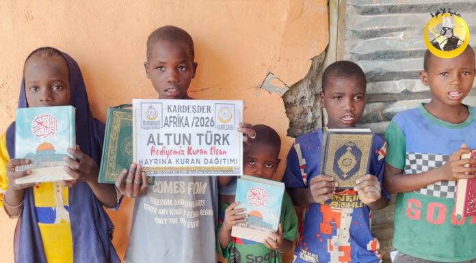 Kur’an Hediyen Afrika’da Bir Çocuğun Elinde Kur’an Hediyen Afrika’da Bir Çocuğun Elinde — 46